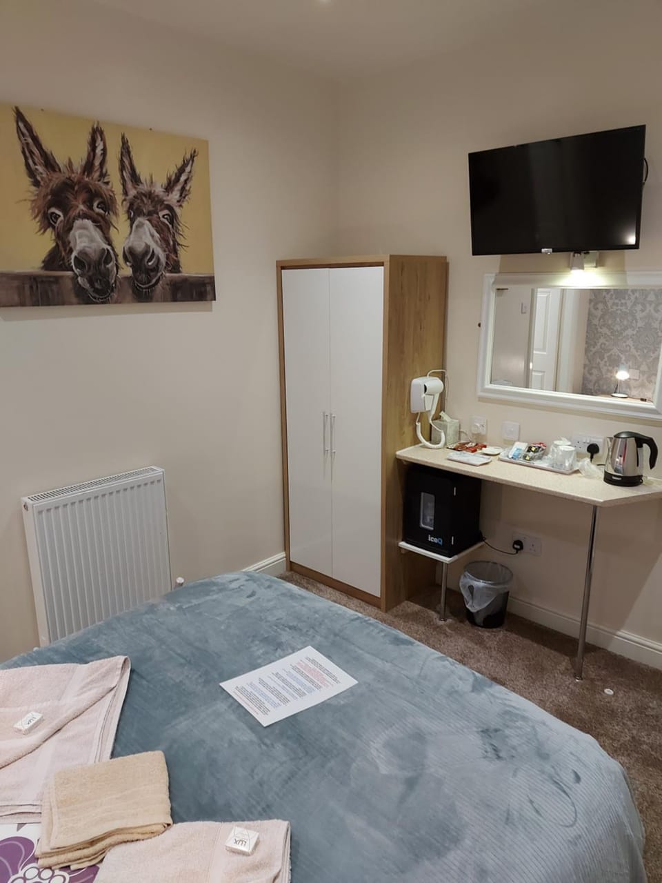 PONDEROSA B&B with free onsite parking and breakfast included Bed and Breakfast in Blackpool