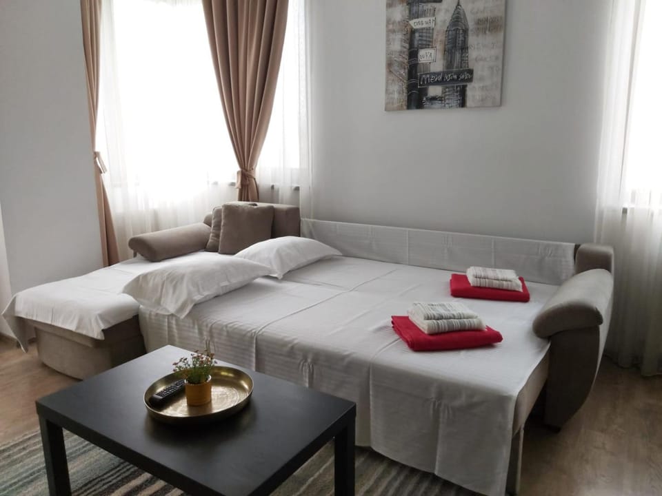 Bed, Living room