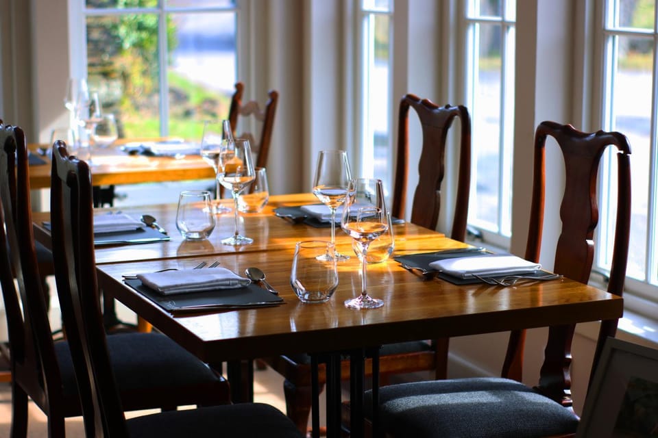 Restaurant/places to eat, Restaurant/places to eat, Food and drinks, Seating area, Dining area, Food, Drinks