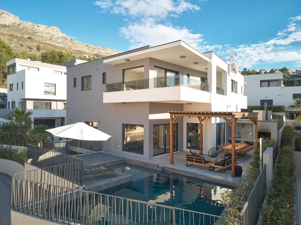 Property building, Swimming pool