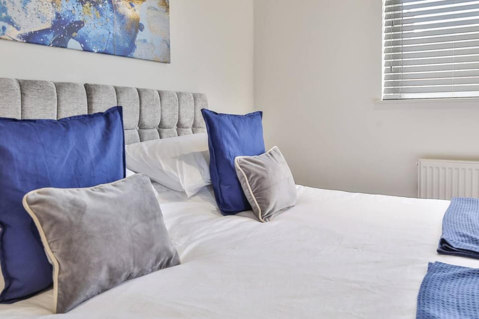 Modern, Cosy Whole house WiFi close to attractions House in Sheffield