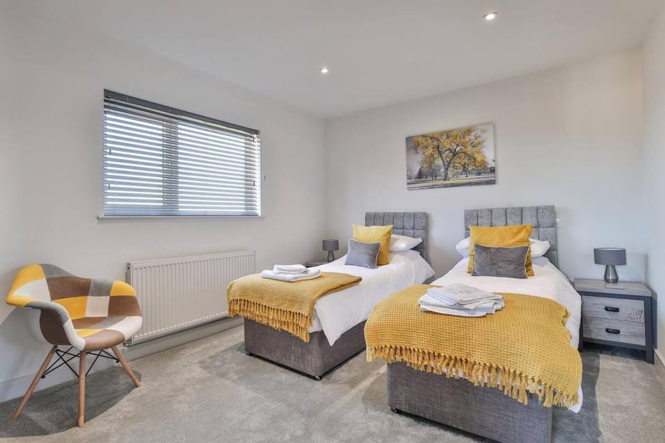 Modern, Cosy Whole house WiFi close to attractions House in Sheffield