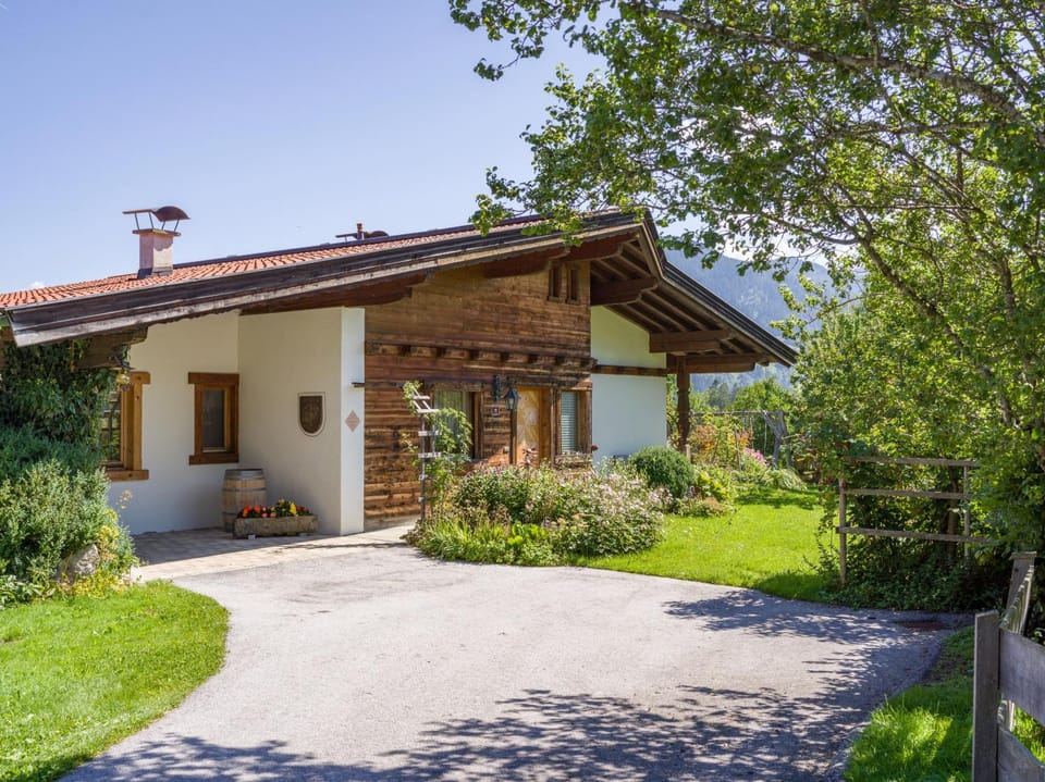 Property building, Facade/entrance, Summer, Garden