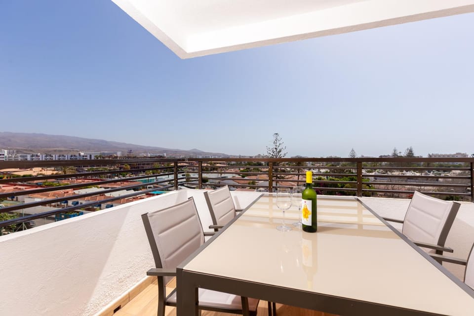 View (from property/room), Balcony/Terrace, Balcony/Terrace, City view, Mountain view