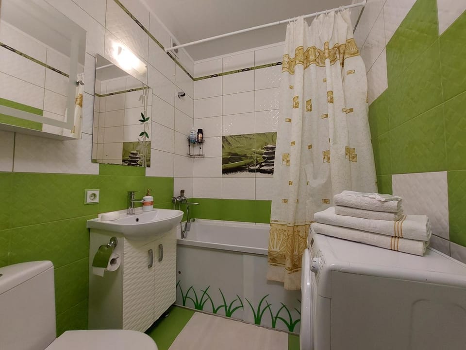 Toilet, Bathroom, towels