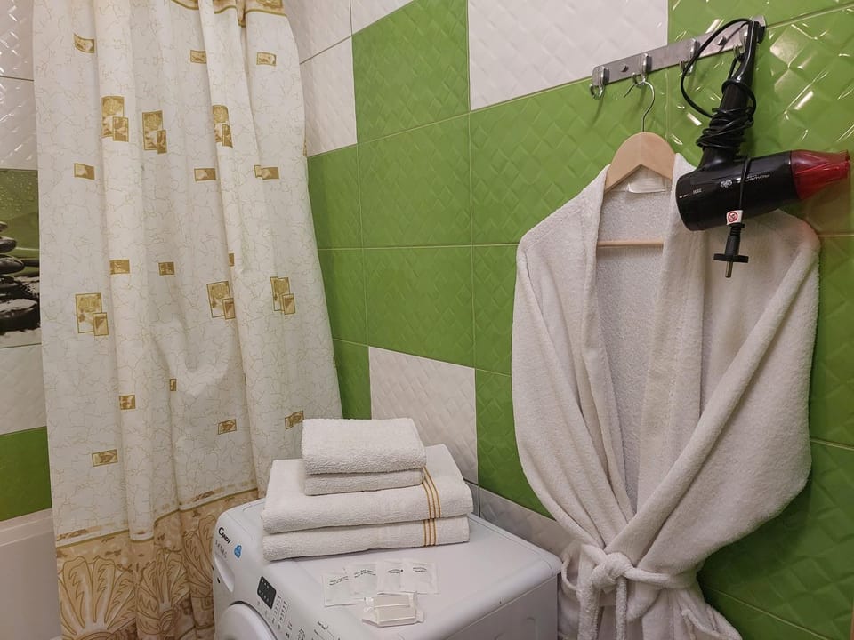 Bathroom, towels