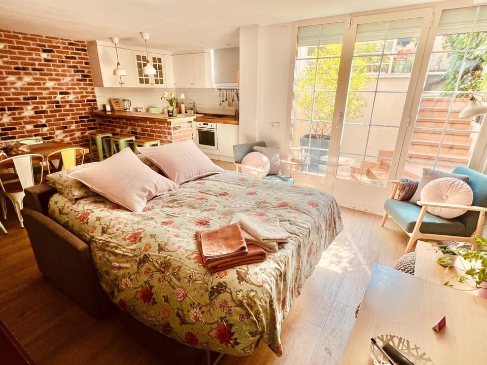 Bed, Living room, Seating area, Bedroom