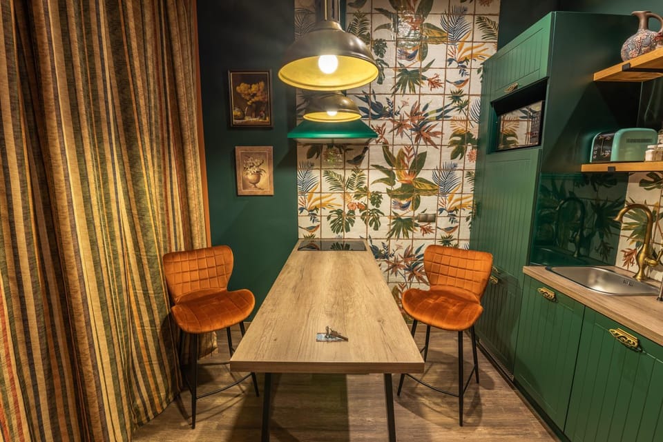 Kitchen or kitchenette, Dining area, Communal kitchen
