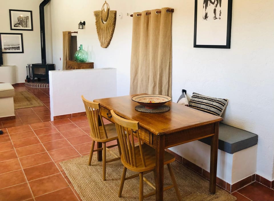 Kitchen or kitchenette, Seating area, Dining area, Diving, Dinner, Dinner