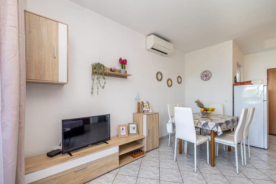 Private accommodation STARA BASKA Apartment in Stara Baška