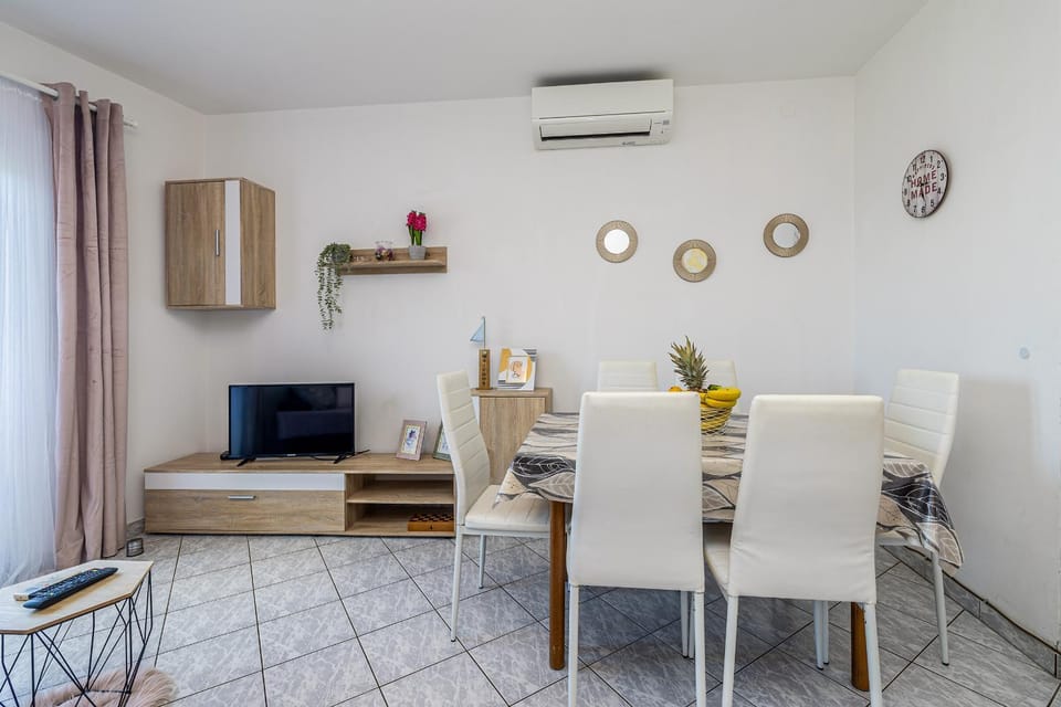 Private accommodation STARA BASKA Apartment in Stara Baška