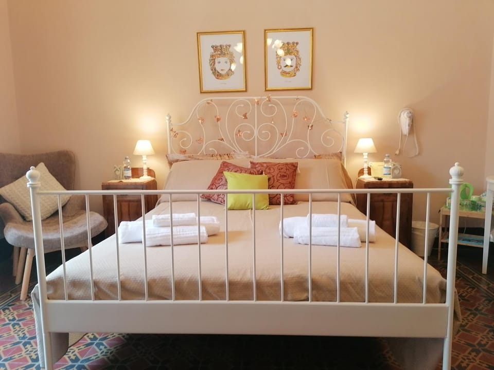 Bed, Photo of the whole room