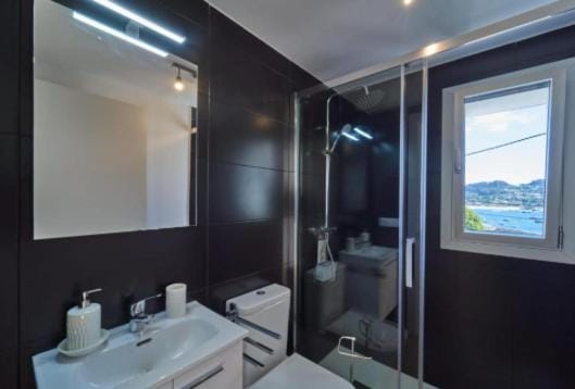 Views and Beds House in O Morrazo