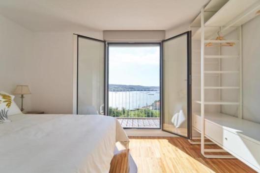 Views and Beds House in O Morrazo