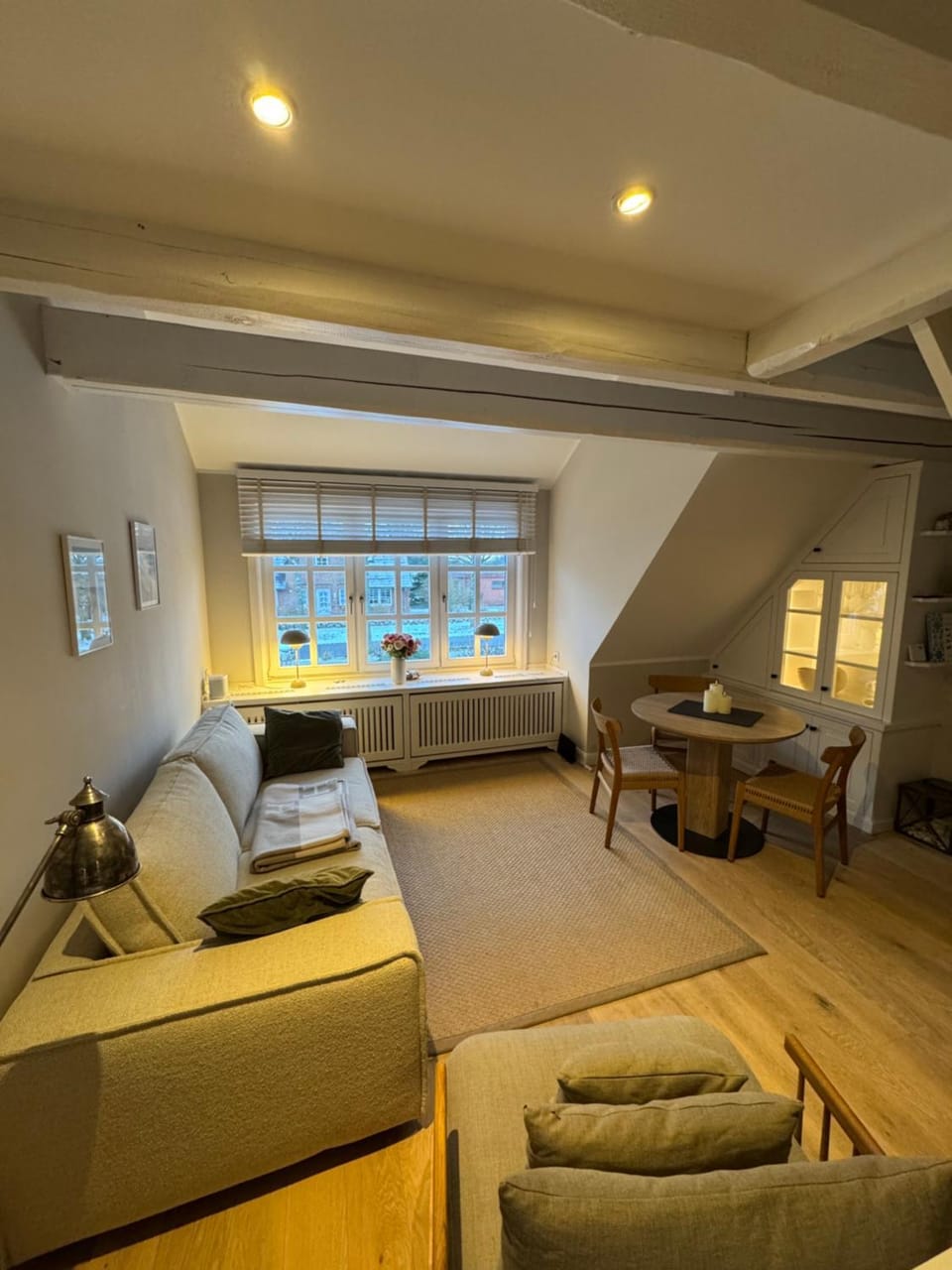 Living room, Photo of the whole room, Seating area