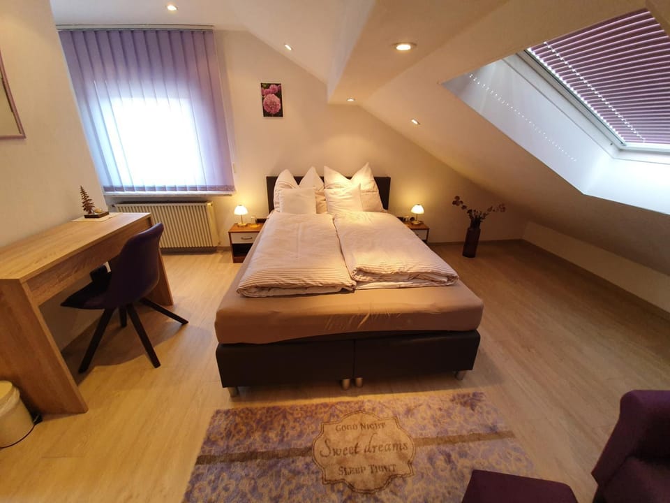 Bed, Photo of the whole room