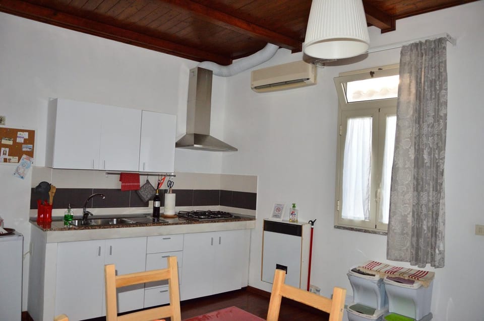 Kitchen or kitchenette, Dining area, internet, stove, air conditioner