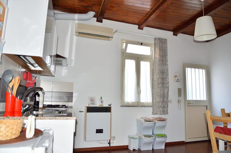Kitchen or kitchenette, Dining area, internet, stove, air conditioner