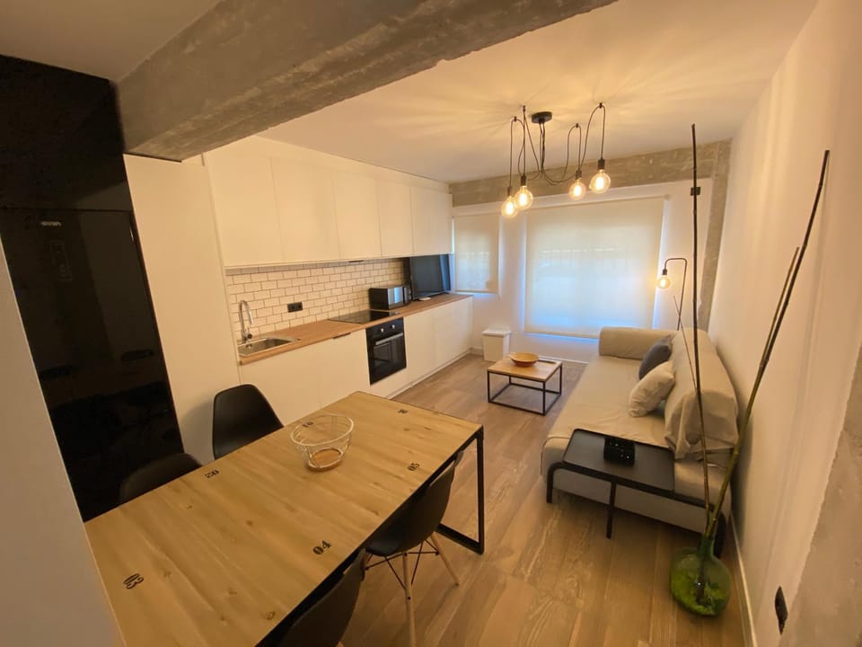 Kitchen or kitchenette, Living room, Seating area, Dining area