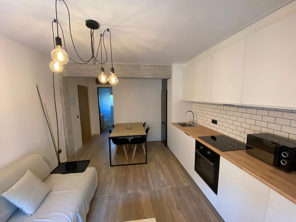 Kitchen or kitchenette, Living room, Seating area, Dining area