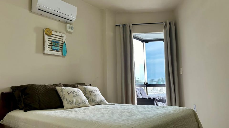 Bed, Photo of the whole room, Bedroom, air conditioner