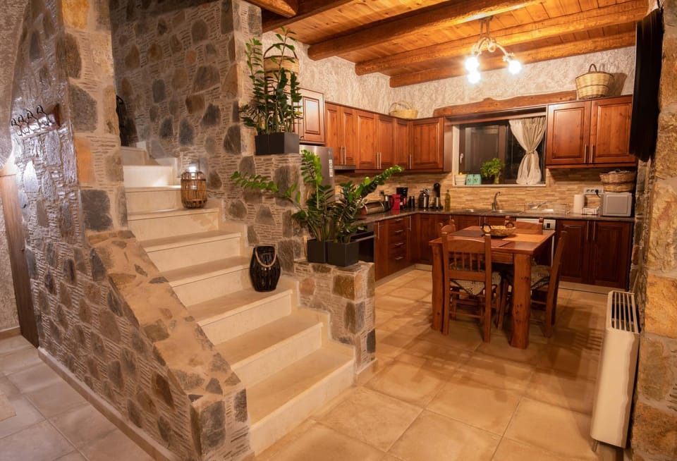 Coffee/tea facilities, Kitchen or kitchenette, Seating area, Dining area, minibar, toaster