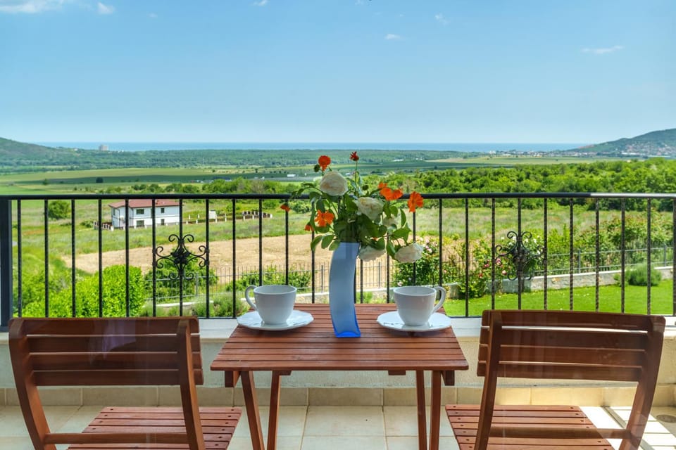 Natural landscape, View (from property/room), Balcony/Terrace