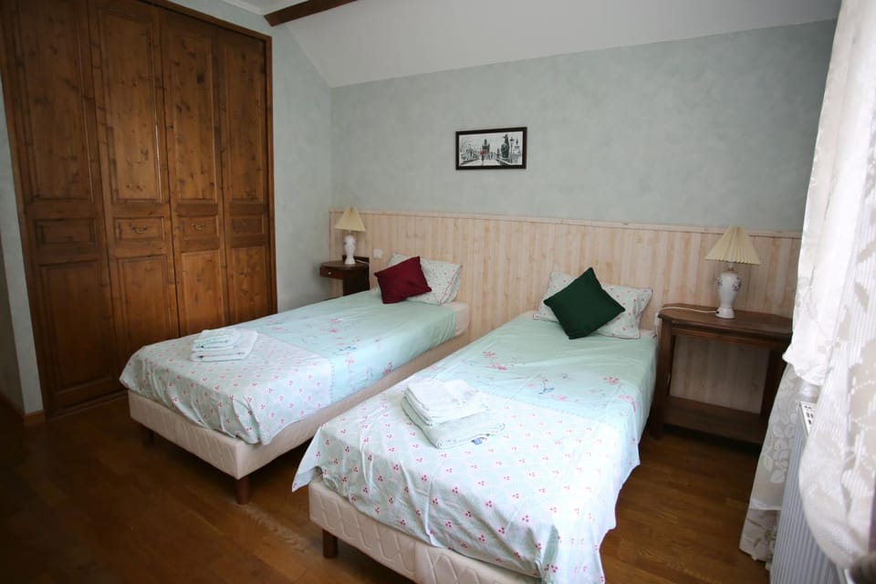 Siccieu - Au Clair de la Pierre House in Auvergne-Rhône-Alpes