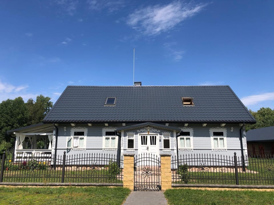 Property building, Day
