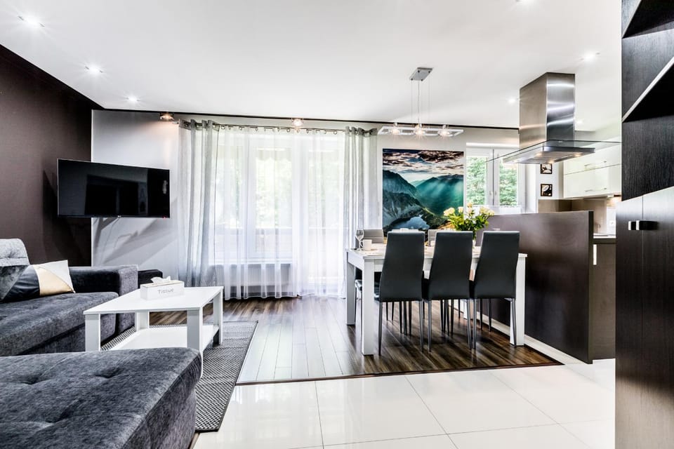 TV and multimedia, Kitchen or kitchenette, Seating area, Dining area