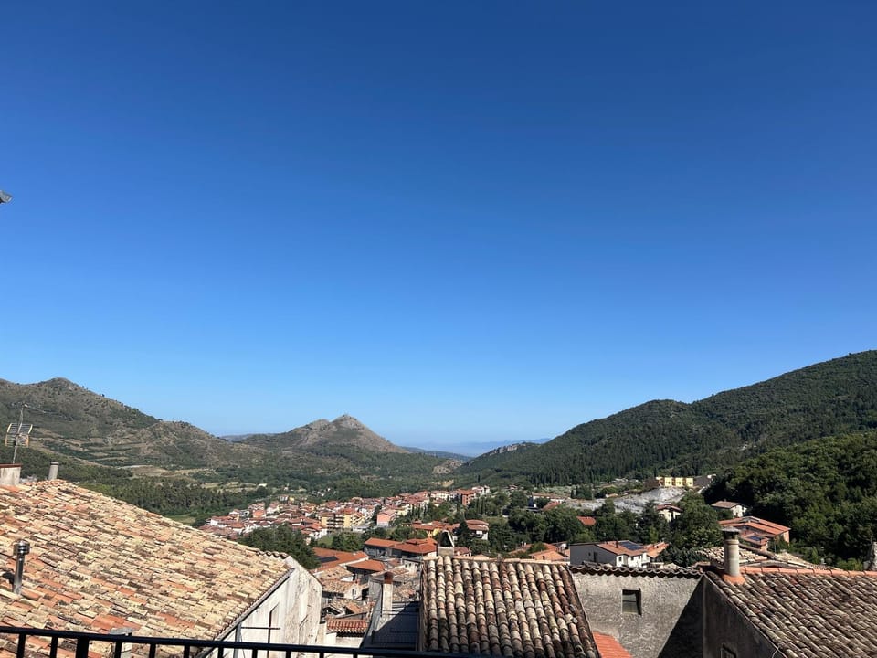 Palazzo giallo, appartamento nel centro storico nel cuore del Pollino Bed and Breakfast in Calabria