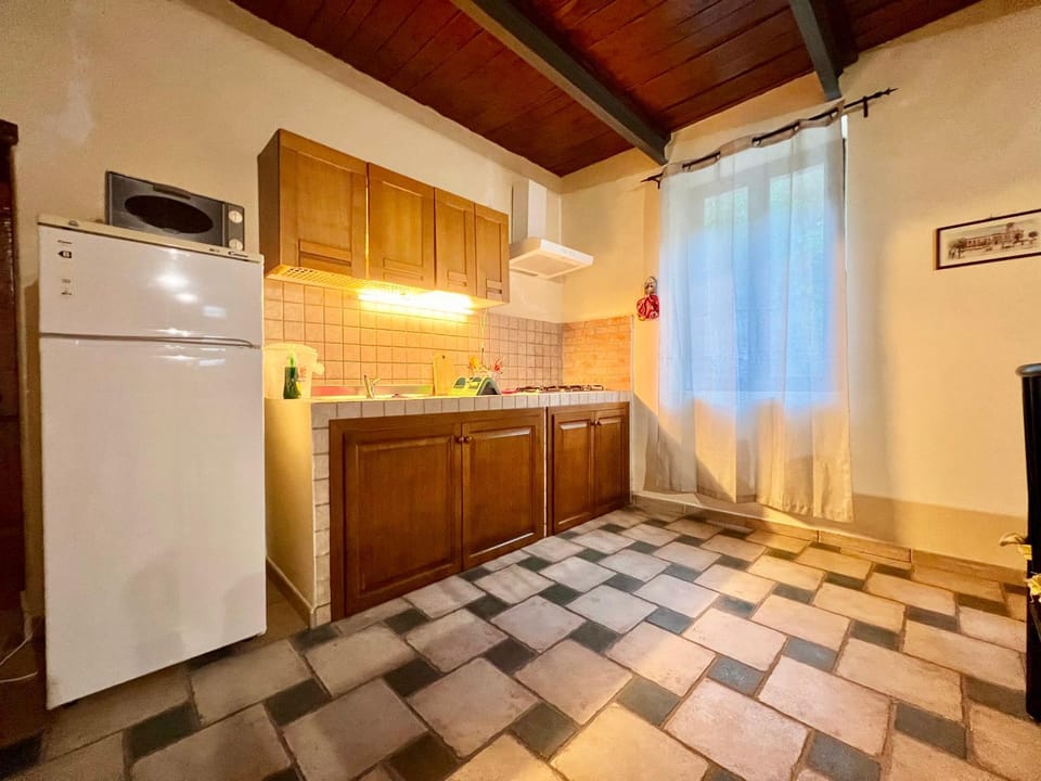 Palazzo giallo, appartamento nel centro storico nel cuore del Pollino Bed and Breakfast in Calabria