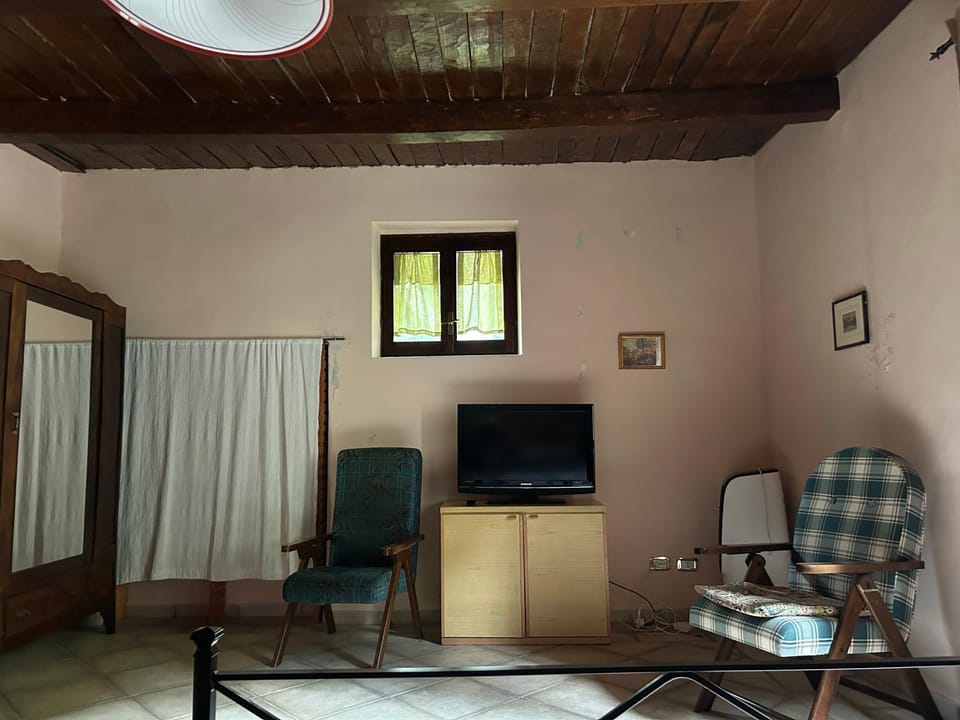 Palazzo giallo, appartamento nel centro storico nel cuore del Pollino Bed and Breakfast in Calabria