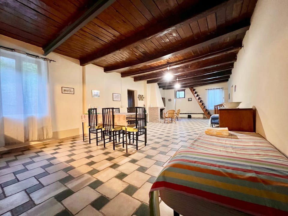Palazzo giallo, appartamento nel centro storico nel cuore del Pollino Bed and Breakfast in Calabria