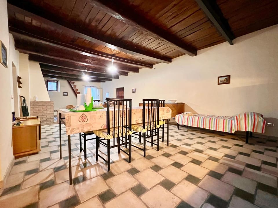 Palazzo giallo, appartamento nel centro storico nel cuore del Pollino Bed and Breakfast in Calabria