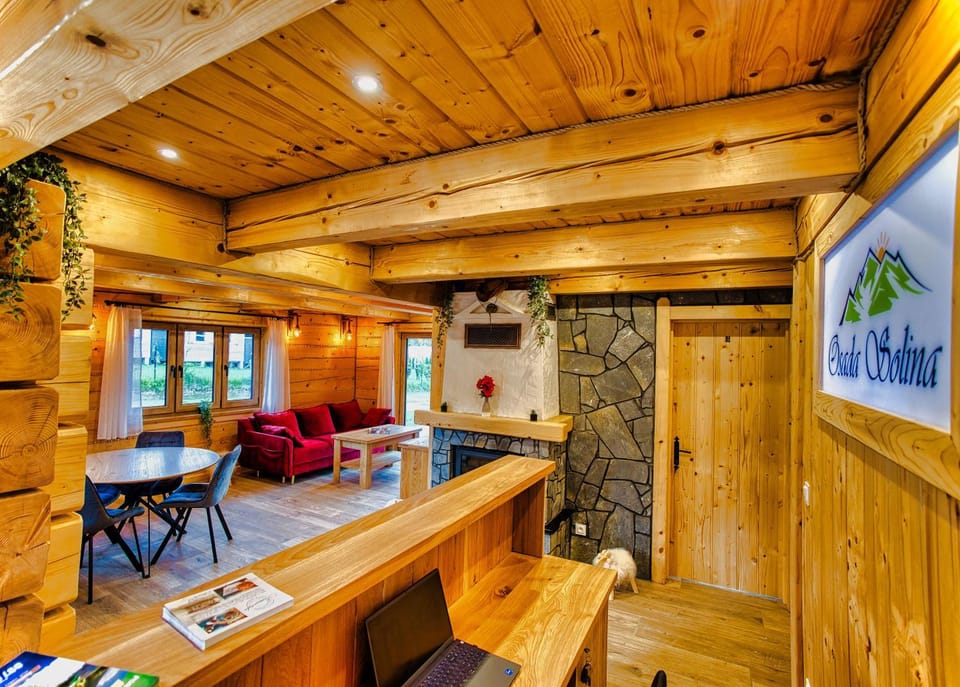 Living room, Lobby or reception, Seating area, fireplace