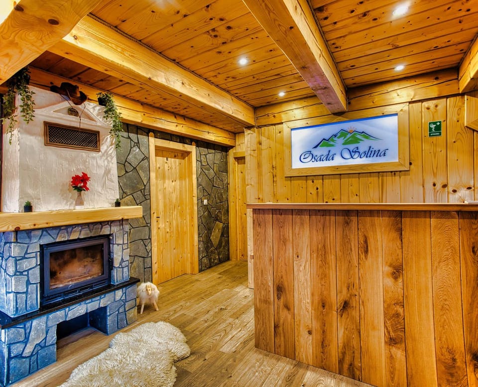 Lobby or reception, fireplace