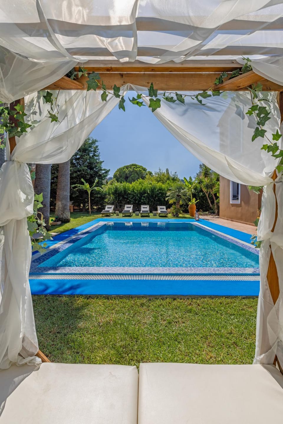 Day, Garden, Garden view, Pool view, Swimming pool, sunbed