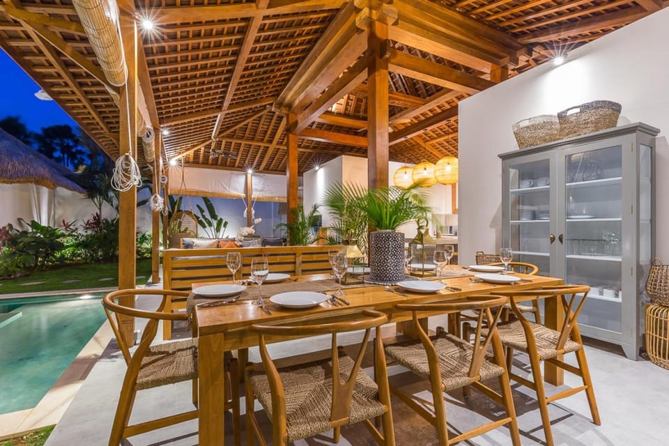 Dining area, Swimming pool