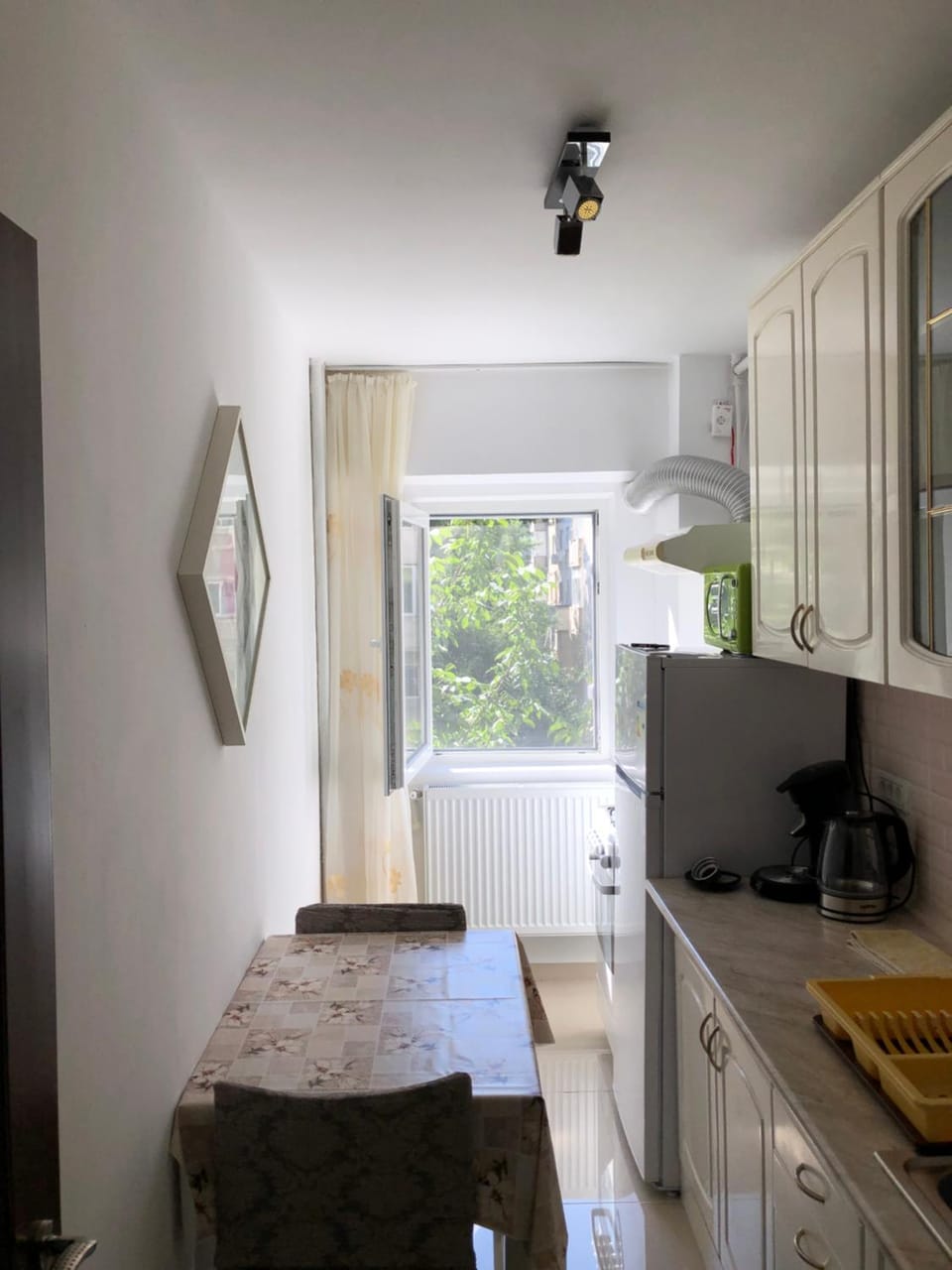 Les Garçons I Cristina - Spacious Studio and Free Parking Apartment in Bucharest