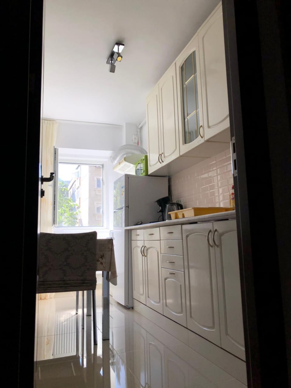 Les Garçons I Cristina - Spacious Studio and Free Parking Apartment in Bucharest
