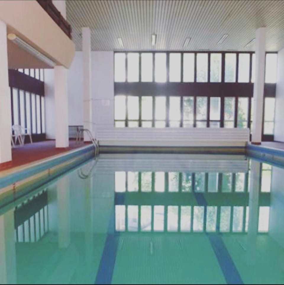 Les Cimes 55 m2 - PISCINE INTÉRIEURE Vue Montagne Centre Village - PARKING - avec LINGE et MÉNAGE de fin de Séjour Compris Apartment in Saint-Lary-Soulan