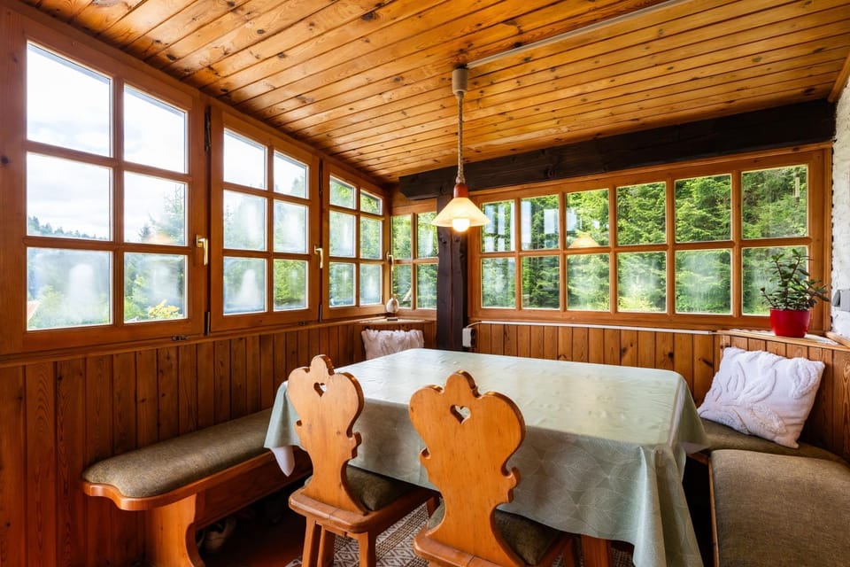 Seating area, Dining area