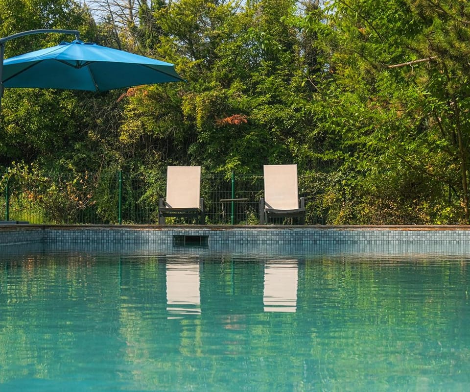 Swimming pool, sunbed