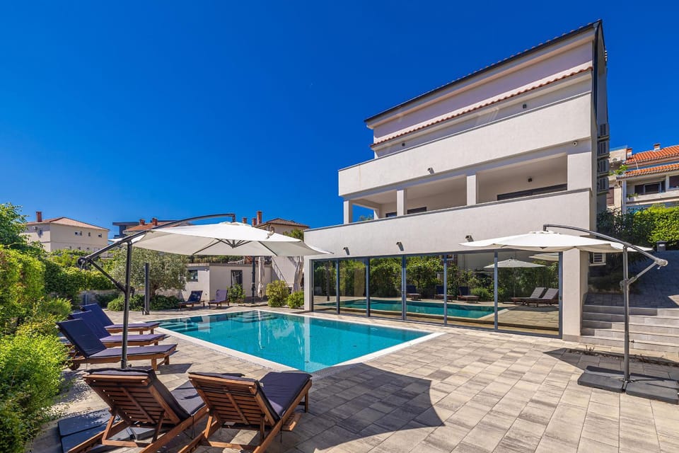 Property building, Swimming pool