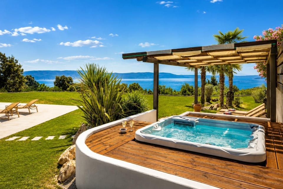 Patio, Day, Natural landscape, Hot Tub, Garden view, Pool view, Sea view, Swimming pool, sunbed