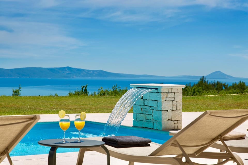 Natural landscape, View (from property/room), Balcony/Terrace, Pool view, Sea view, Swimming pool