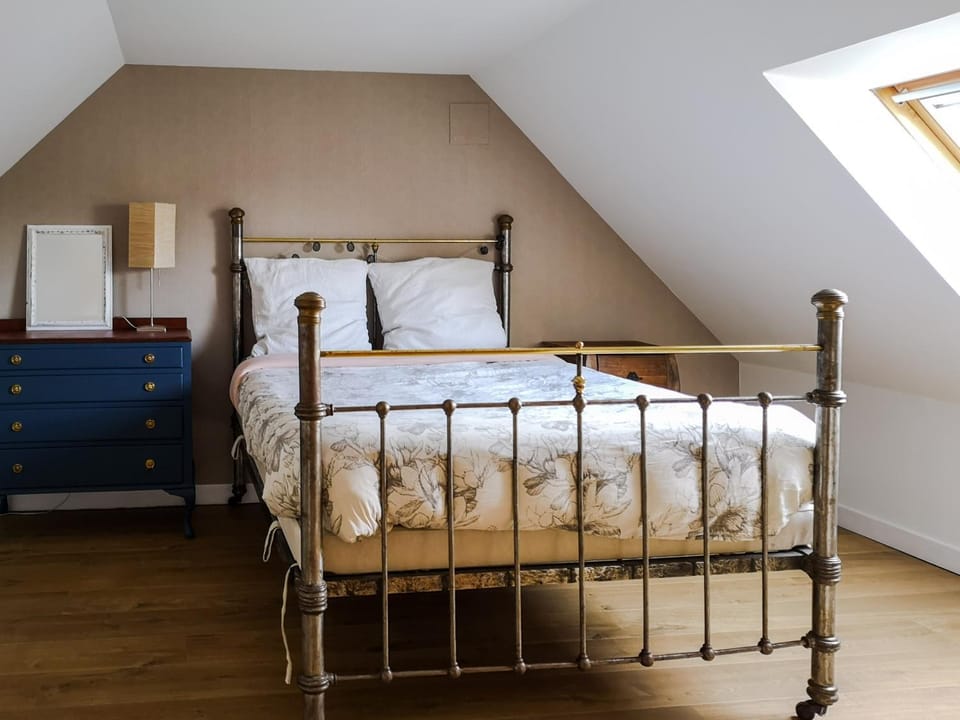 LE DOMAINE DE COAT ROGAN L'espace familial Bed and Breakfast in Brittany
