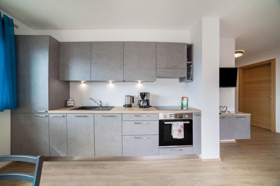 Kitchen or kitchenette, Living room