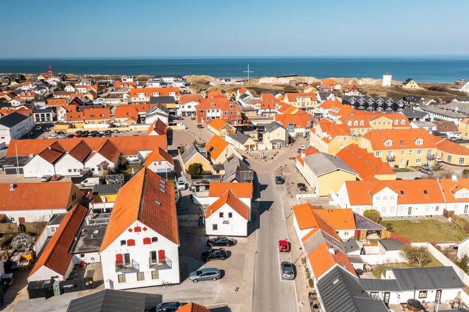 City view, Sea view, Street view, Location
